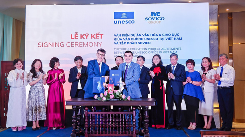 Lors de la cérémonie de signature entre l'UNESCO et SOVICO. Photo: NDEL