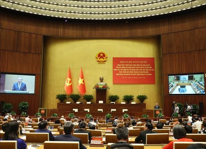 Le secrétaire général Tô Lâm lors de la Conférence nationale pour diffuser et mettre en œuvre la résolution n°66-NQ/TW et la résolution n°68-NQ/TW du Politburo. Photo: VNA