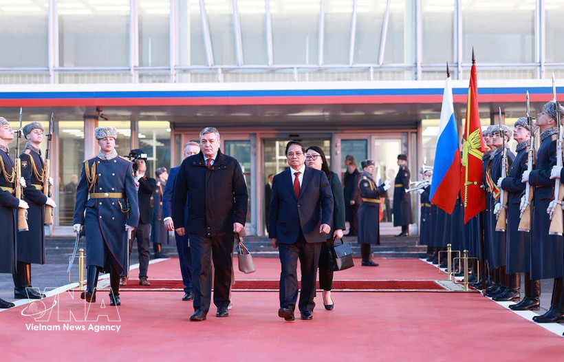 Cérémonie d'adieu du Premier ministre Pham Minh Chinh à l'aéroport international Vnukovo 2, à Moscou. Photo: VNA