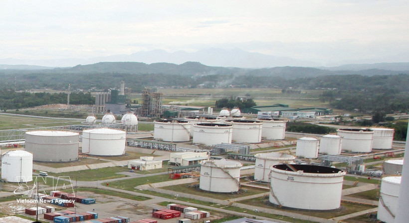 D’ici la fin mars, la raffinerie de Dung Quât devrait recevoir de l’éthanol carburant de Central Biofuels JSC (BSR-BF) pour son incorporation dans l’essence E10 RON95, ce qui augmentera encore la production nationale. Photo: VNA