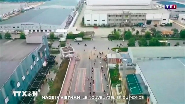 Une scène du reportage de TF1 montre la banlieue de Hanoi, décrite comme les «Champs-Élysées industriels du Nord du Vietnam». Photo: VNA