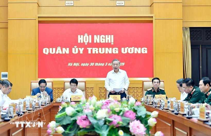 Le secrétaire général du Parti et secrétaire de la Commission militaire centrale Tô Lâm, s'adresse à la conférence, à Hanoi, le 30 mars. Photo: VNA