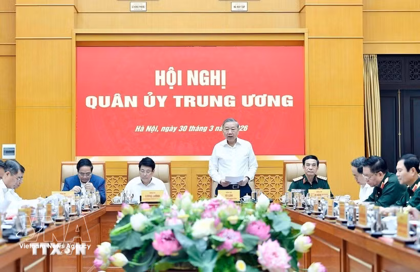 Le secrétaire général du Parti et secrétaire de la Commission militaire centrale Tô Lâm, s'adresse à la conférence, à Hanoi, le 30 mars. Photo: VNA