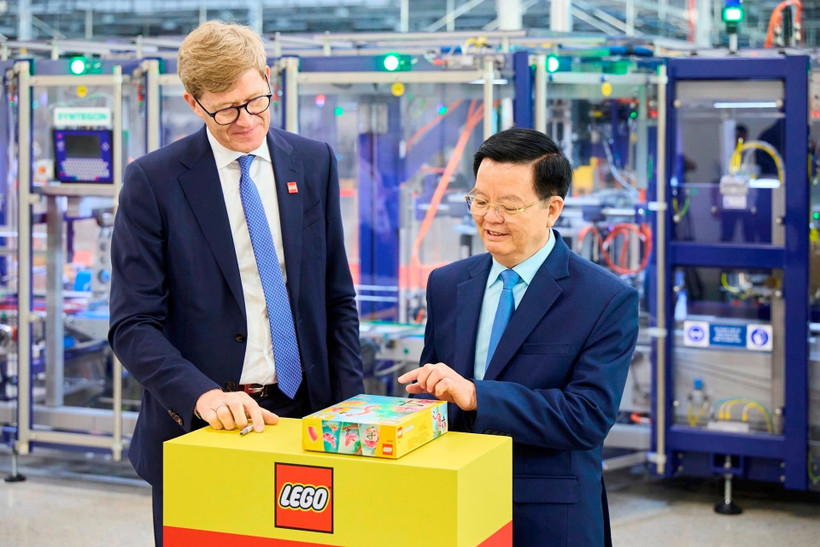 Dans l'usine de LEGO dans le parc industriel Vietnam-Singapour III (VSIP III) à Binh Duong. Photo : TNO