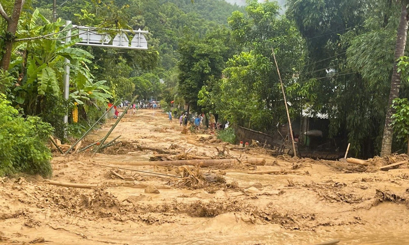 Les eaux de crue se sont déversées dans le village de Na Nghiu, commune de Son Diên, province de Thanh Hoa. Photo : soha.vn