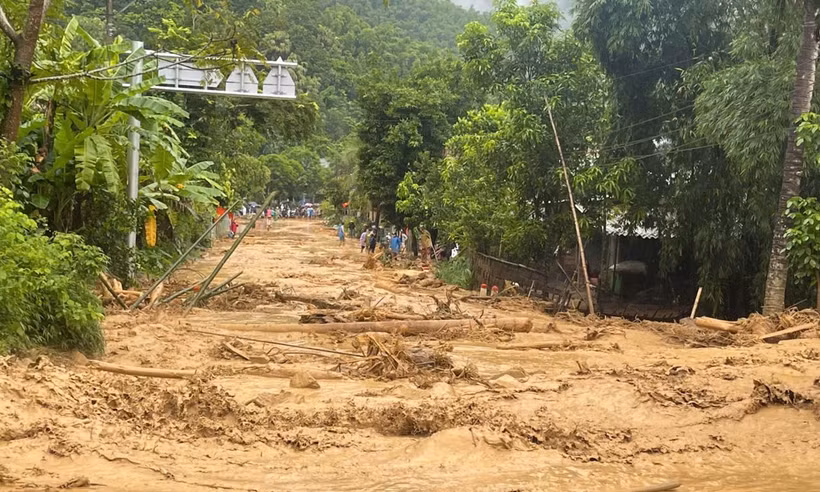 Les eaux de crue se sont déversées dans le village de Na Nghiu, commune de Son Diên, province de Thanh Hoa. Photo : soha.vn