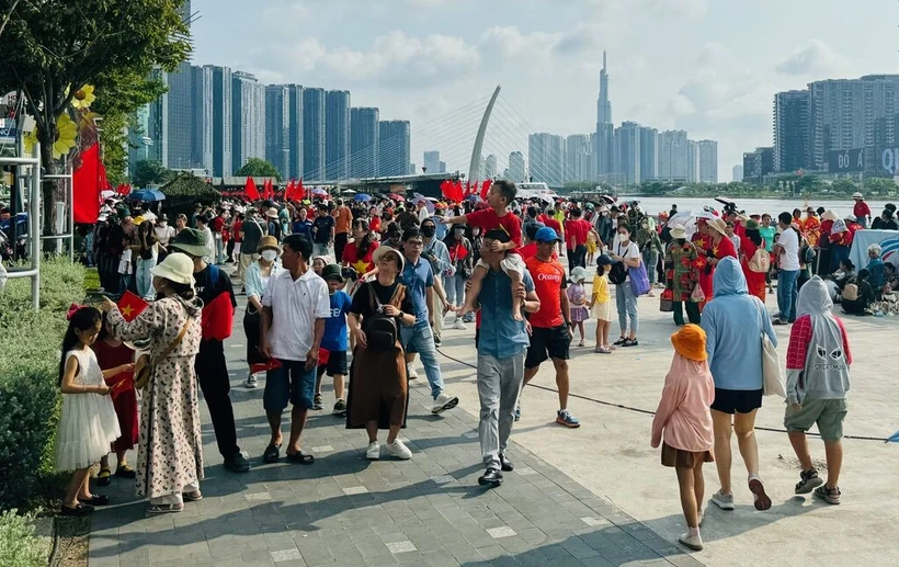 Un grand nombre de visiteurs à Hô Chi Minh-Ville lors les vacances de 30 avril et de 1er mai 2025.