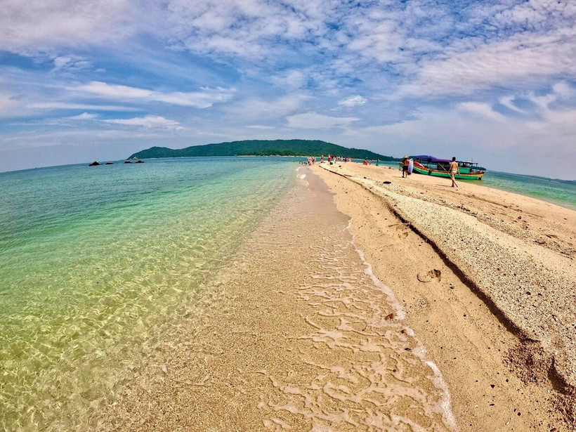 Plage de l’île de Ca Chép. Photo: VNA