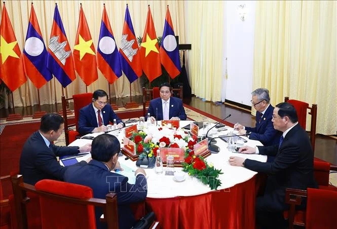 Vue de la de la réunion entre le Premier ministre vietnamien Pham Minh Chinh, le Premier ministre lao Sonexay Siphandone et le Premier ministre cambodgien Samdech Thipadi Hun Manet, à Hô Chi Minh-Ville, le 22 février. Photo: VNA