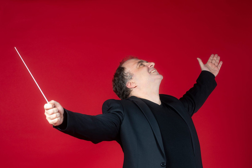 Nayden Todorov est l'un des musiciens bulgares contemporains les plus talentueux, qui s'est fait connaître grâce à ses interprétations polyvalentes et vivantes de musique dans différents genres. Photo: sofiaphilharmonic.com