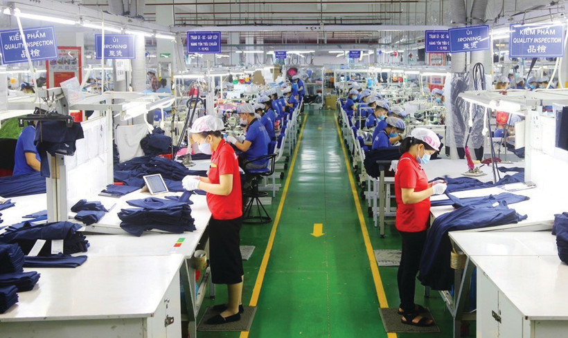 Des ouvriers travaillent dans une usine de vêtements à Binh Duong (Sud). Photo: VNA