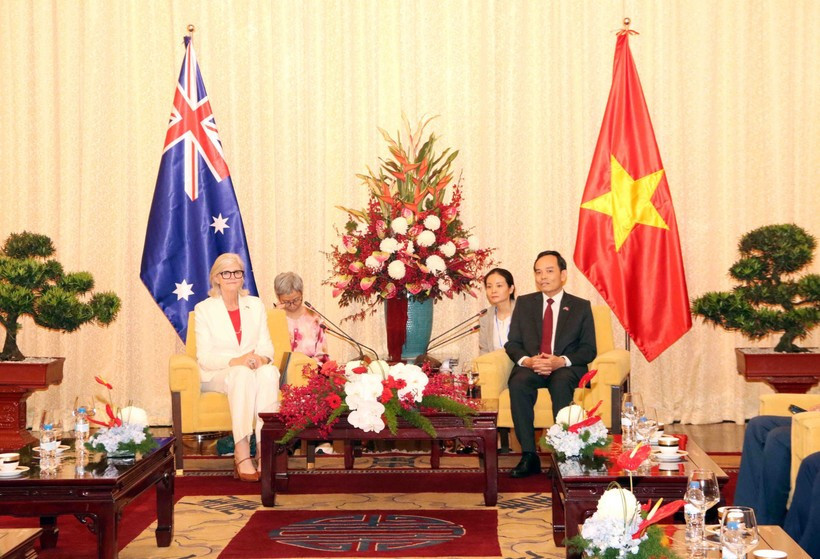 Le secrétaire du Comité du Parti de Hô Chi Minh-Ville, Trân Luu Quang (à droite), rencontre la gouverneure générale d’Australie, Sam Mostyn, le 12 septembre. Photo : VNA