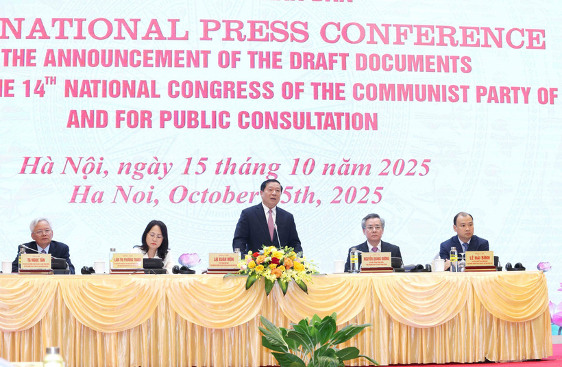 Vue de la conférence de presse internationale sur l'annonce des projets de documents à soumettre au 14e Congrès national du Parti pour la consultation publique. Photo: VNA