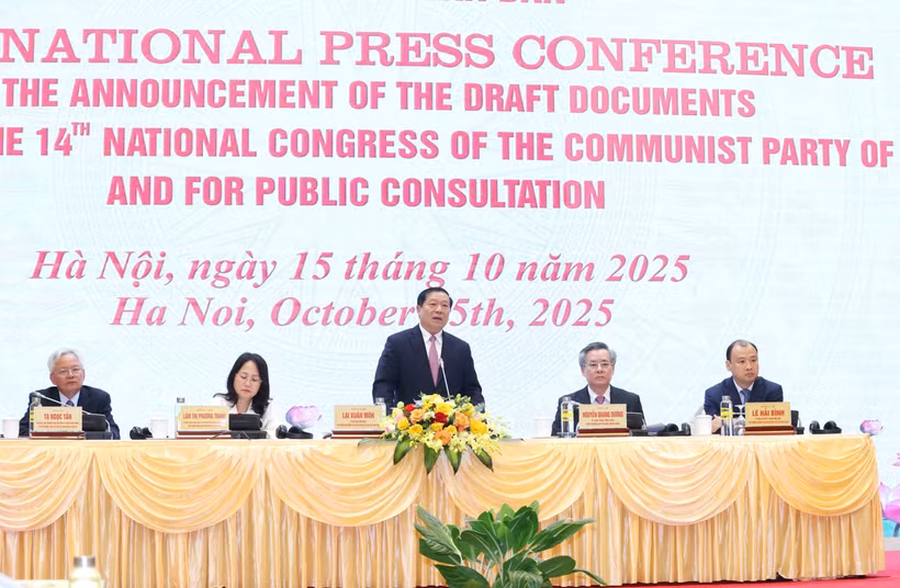 Vue de la conférence de presse internationale sur l'annonce des projets de documents à soumettre au 14e Congrès national du Parti pour la consultation publique. Photo: VNA