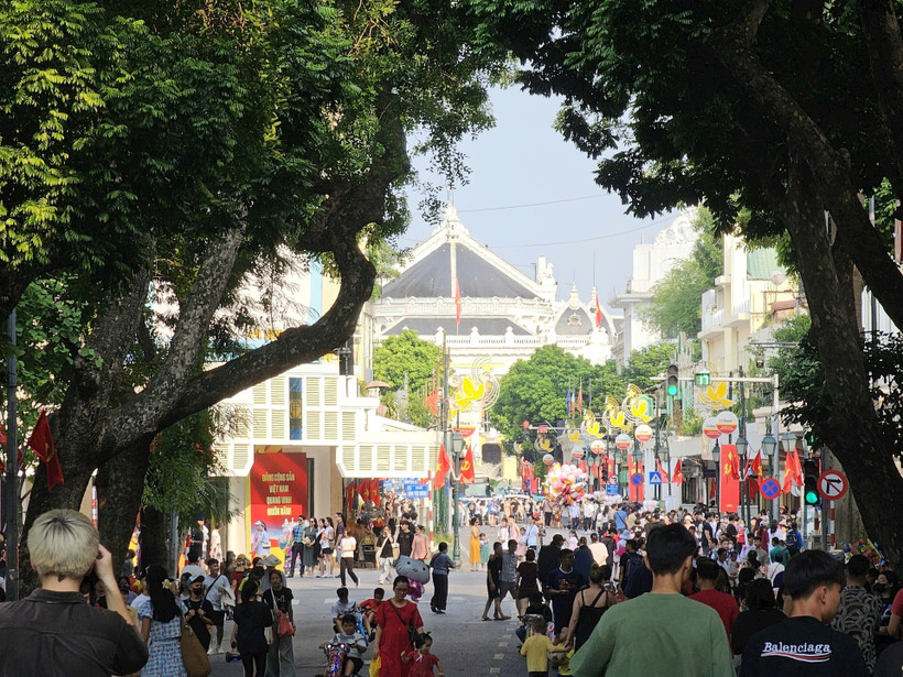 Hanoi séduit par son mélange unique entre dynamisme, modernité et jeunesse, tout en conservant un charme d’antan à travers ses monuments, son architecture et son histoire profondément enracinée. Photo: hanoimoi.vn