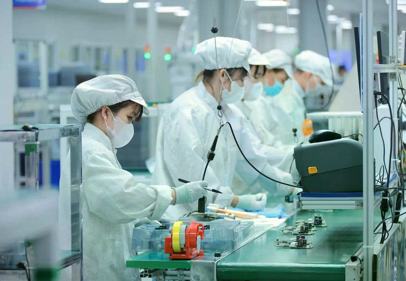Des ouvriers travaillent dans la Sarl Bumjim Electronics Vina dans la province de Quang Ninh. Photo: VNA