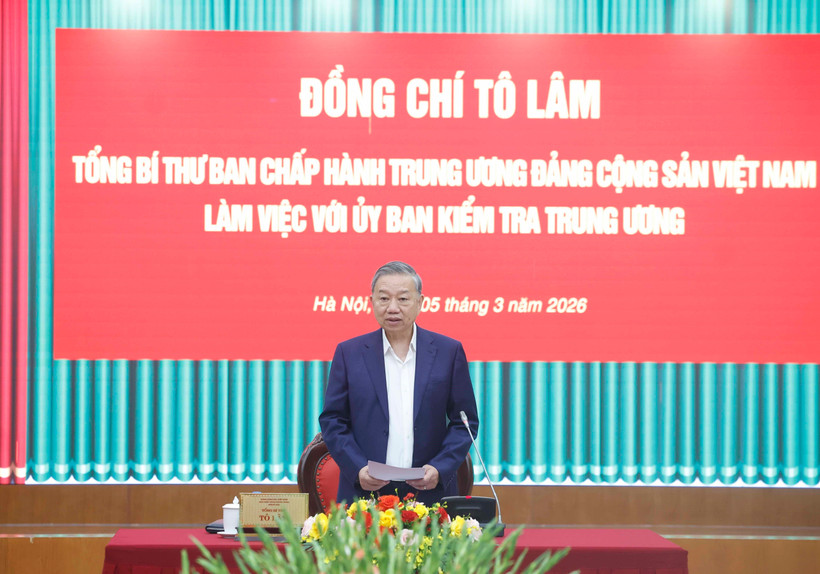 Le secrétaire général du Parti, Tô Lâm, s’adresse à la réunion avec la Commission d’inspection du Comité central du Parti, à Hanoi, le 5 mars. Photo : VNA