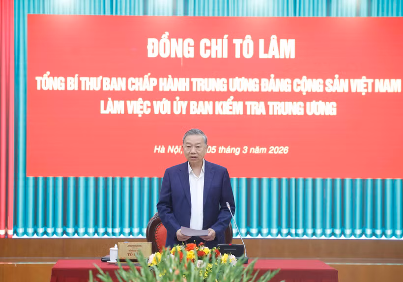 Le secrétaire général du Parti, Tô Lâm, s’adresse à la réunion avec la Commission d’inspection du Comité central du Parti, à Hanoi, le 5 mars. Photo : VNA