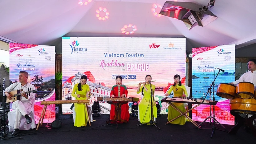 L’événement « Vietnam Tourism Roadshow in Europe » attire l’attention particulière d’un large public de visiteurs. Photo : vietnamtourism.gov.vn