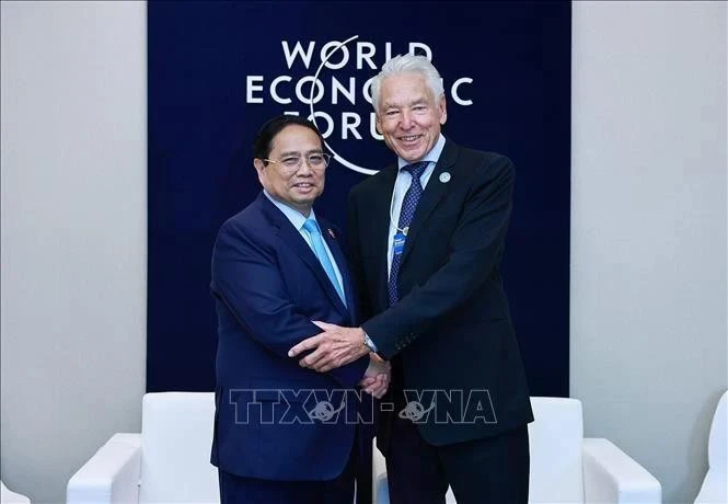 Le Premier ministre Pham Minh Chinh rencontre Peter Brabeck-Letmathe, président par intérim du FEM. Photo : VNA
