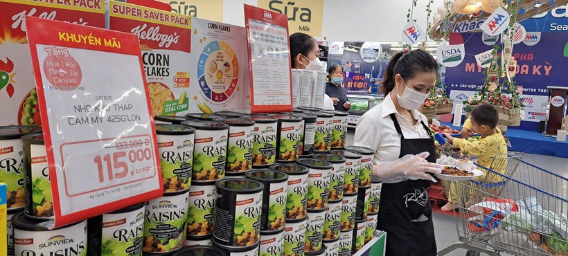 Raisins secs américains en conserve sur les rayons du MM Mega Market An Phu, Hô Chi Minh-Ville. Photo d'archive: nld.com.vn