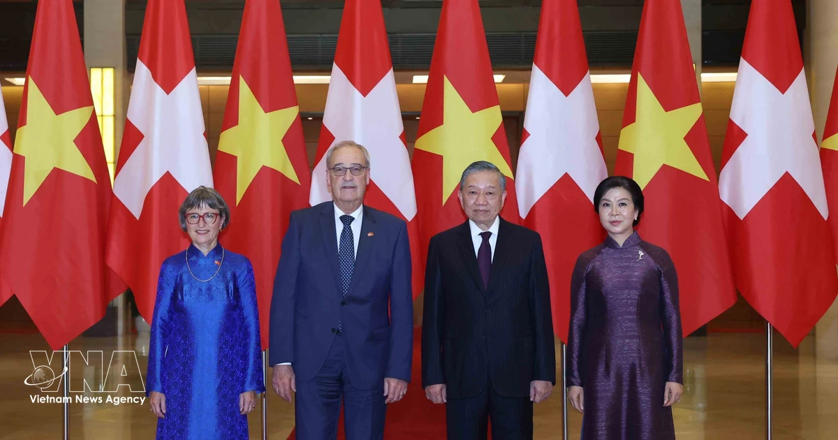 Le secrétaire général du Parti et président vietnamien Tô Lâm accueille le président suisse Guy Parmelin