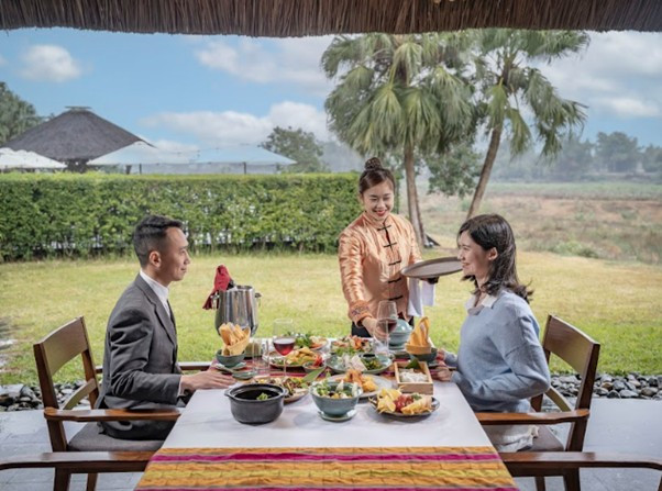 Côté gastronomie, le restaurant Non, avec son toit en forme de chapeau conique vietnamien, invite les convives à un voyage culinaire exceptionnel. Photo: Sun Group 4.png