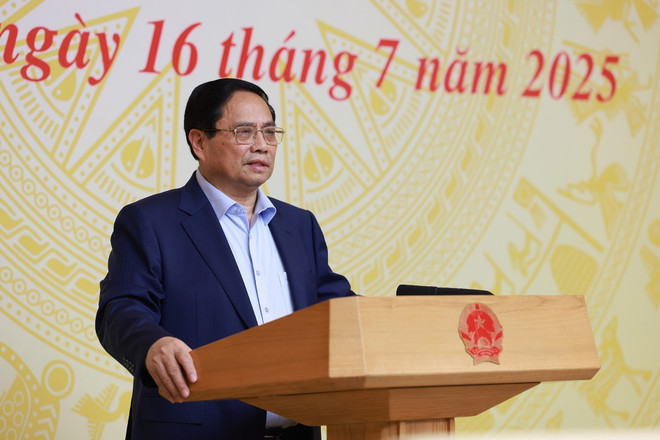 Le Premier ministre Pham Minh Chinh préside la visioconférence. Photo: VNA thu-tuong-pham-minh-chinh-chu-tri-hoi-nghi-chinh-phu-voi-dia-phuong-ve-kich-ban-tang-truong-kinh-te-nam-2025-anh-ttxvn.jpg