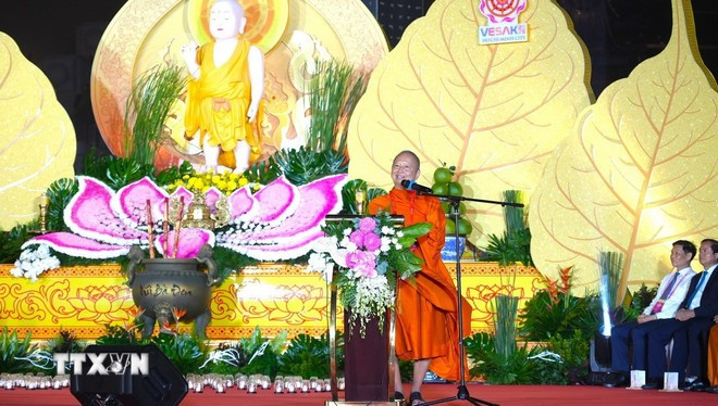 Le très vénérable professeur-Docteur Phra Brahmapundit, président du Conseil international pour la Journée du Vesak, à la cérémonie. Photo: VNA vesak-2025-11.jpg