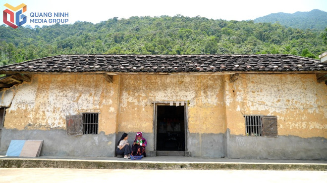La maison « Trinh Tuong » de la famille de l'artisane Chiu Thi Lan. Photo: baoquangninh.vn 2413628-wtm-75f19b9b954b71c7e449d35bf05cb4e0.jpg