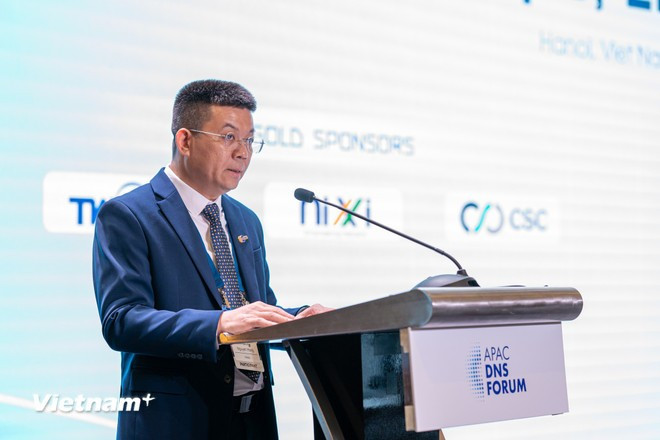 Le directeur du VNNIC, Nguyen Hong Thang s'exprime à l'APAC DNS Forum 2025. Photo: Vietnam+ vnic.jpg