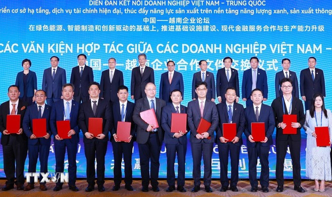 Échange de neuf accords de coopération et d’investissement entre entreprises vietnamiennes et chinoises. Photo: VNA thu-tuong-dien-dan-doanh-nghiep-viet-nam-trung-quoc-8.jpg