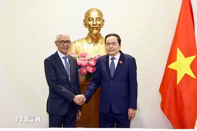 Le président de l’Assemblée nationale du Vietnam Trân Thanh Mân (droite) et le président de la Chambre des représentants du Maroc, Rachid Talbi Alami. Photo: VNA chu-tich-quoc-hoi-chu-tich-ha-vien-maroc-1.jpg