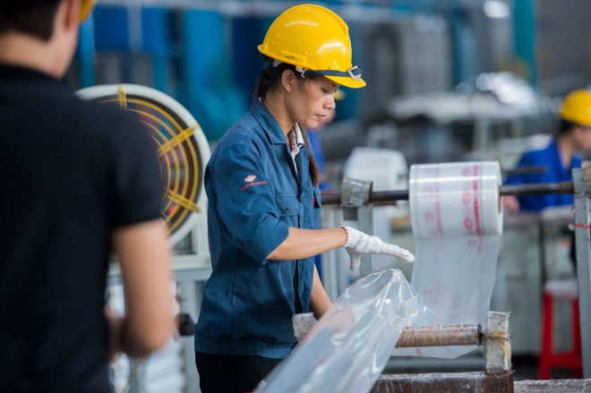 L’économiste Can Van Luc recommande de promouvoir la transformation numérique et le développement de l'économie verte. Photo: Vietnamplus cong-ty-cp-cong-nghiep-kimsen-3.jpg