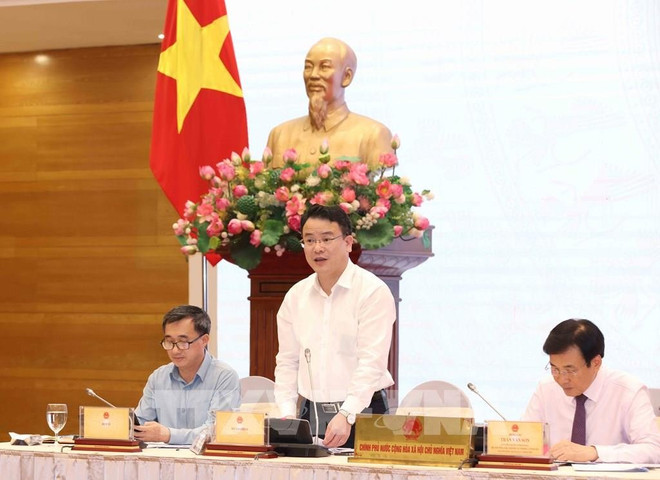 Le vice-ministre des Finances, Tran Quoc Phuong à la conférence de presse périodique d’avril du gouvernement. Photo: VNA 181751-hop-bao-chinh-phu-thuong-ky-thang-4-2025.jpg