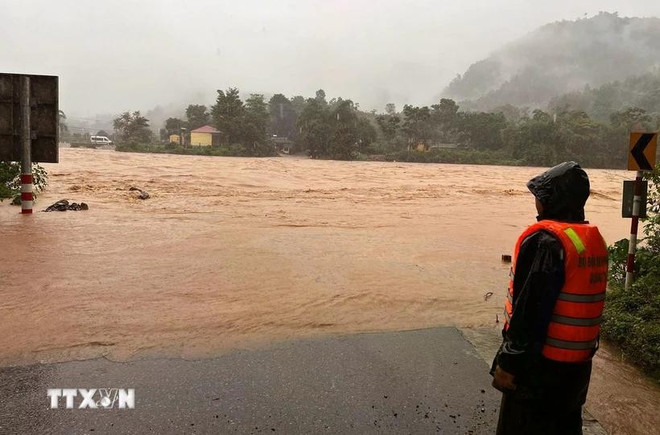 Inondations dans le district de Huong Hoa, province de Quang Tri. Photo: VNA 1306-mua-lu-quang-tri-11.jpg