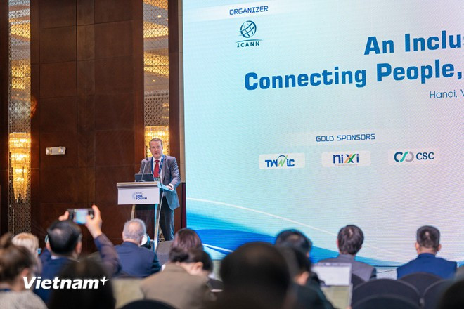 Le président-directeur général de l'ICANN, Kurtis Lindqvist s'exprime à l'APAC DNS Forum 2025. Photo: Vietnam+ vnic-9.jpg