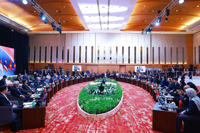Dialogue des dirigeants de l’ASEAN et la jeunesse de la région. Photo: VNA vna-potal-thu-tuong-du-phien-doi-thoai-voi-thanh-nien-asean-8055073.jpg