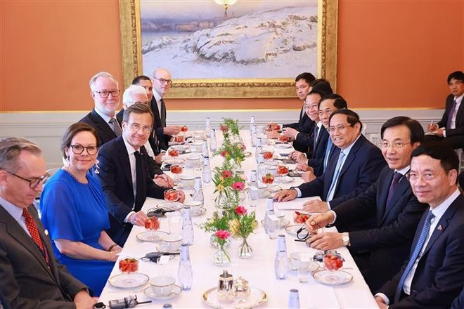 Entretien entre les Premiers ministres vietnamien et suédois. Photo: VNA vna-potal-thu-tuong-pham-minh-chinh-hoi-dam-voi-thu-tuong-thuy-dien-8090385.jpg