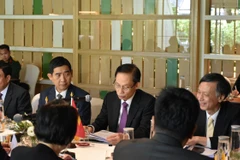 Le ministre des Affaires étrangères, Le Hoai Trung lors de la rencontre. Photo : VNA