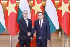 Le président de l'Assemblée nationale, Tran Thanh Man (droite) et son homologue hongroise, Kover Laszlo. Photo : VNA