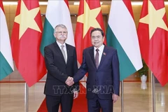 Le président de l'Assemblée nationale, Tran Thanh Man (droite) et son homologue hongroise, Kover Laszlo. Photo : VNA