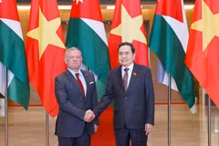Le président de l’AN Trân Thanh Mân (droite) et le roi de Jordanie Abdullah II Ibn Al-Hussein. Photo : VNA
