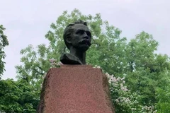 Le monument José Martí au jardin Tao Dan à Hanoï. Photo : VNA