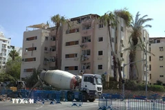 Un immeuble d'appartements de la rue Levy Eshkol, à Tel-Aviv, a été détruit par un missile au petit matin du 16 juin 2025. (Photo : VNA)