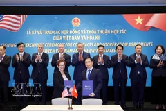 Le Secrétaire général Tô Lâm assiste à la cérémonie de remise du contrat d’acquisition du système de protonthérapie anticancéreuse Mevion S250-FIT entre l’Hôpital général Tâm Anh et la société Mevion Medical Systems.