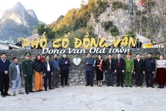 Des délégués assistant à la cérémonie de lancement du « Système d'enregistrement numérique et de points de fidélité » de l'Association touristique de la commune de Dong Van. Photo : VNA