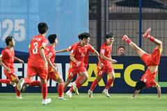 Hoang Trong Duy Khang (7) est ravi de son égalisation contre l'Australie. (Photo : AFC)