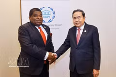 Le président de l’Assemblée nationale du Vietnam, Tran Thanh Man, (droite) et le secrétaire général de l’UIP, Martin Chungong. Photo : VNA