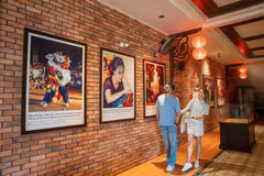 Des touristes au musée. Photo : VNA